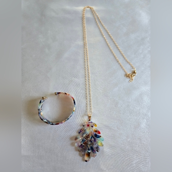 unbranded Jewelry - Colorful Resin Leaf Pendant Necklace and Bracelet Set NWOT